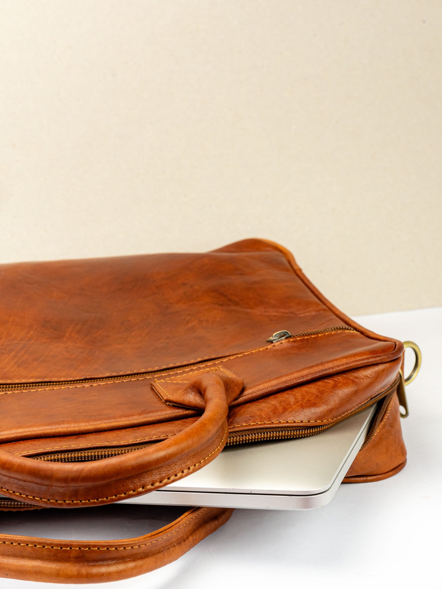 Handmade Moroccan Full-Grain Leather Laptop Bag for Men & Women – Professional Briefcase with Shoulder Strap, Stylish Office Tote, Fits 13-17 Inch Laptops, Gift Ready