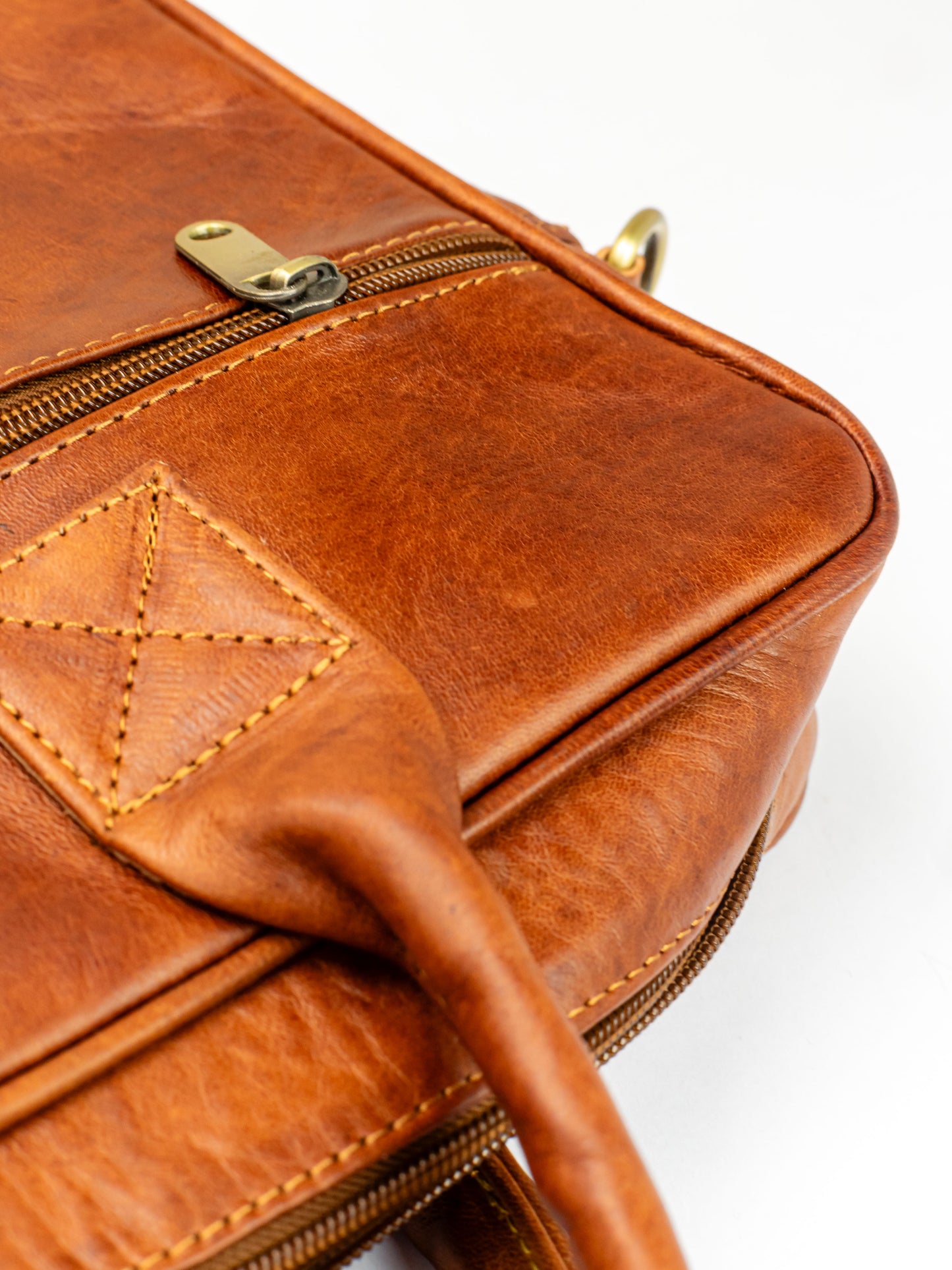 Handmade Moroccan Full-Grain Leather Laptop Bag for Men & Women – Professional Briefcase with Shoulder Strap, Stylish Office Tote, Fits 13-17 Inch Laptops, Gift Ready
