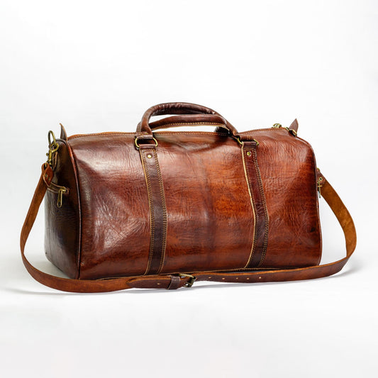 Brown Leather Duffel Bag – Full-Grain Leather Travel Bag with Spacious Main Compartment, Adjustable Shoulder Strap, Reinforced Handles, Rustic Weekend Bag for Men and Women, Stylish Carry-On Luggage